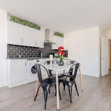 Boutique Vertigo Apartment Central Kingston/London キングストン・アポン・テムズ エクステリア 写真