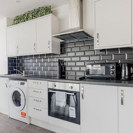 Boutique Vertigo Apartment Central Kingston/London キングストン・アポン・テムズ エクステリア 写真