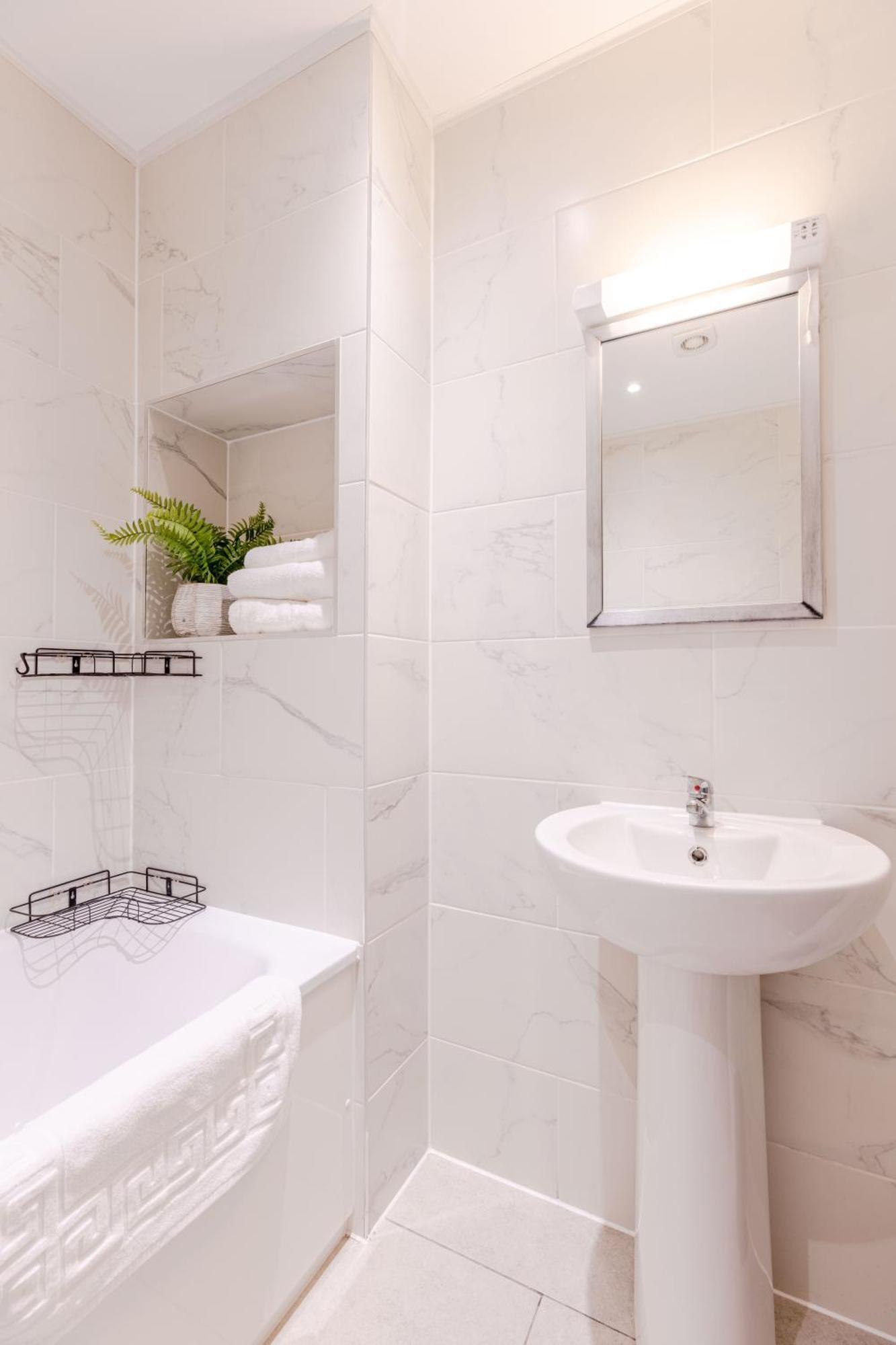 Boutique Vertigo Apartment Central Kingston/London キングストン・アポン・テムズ エクステリア 写真